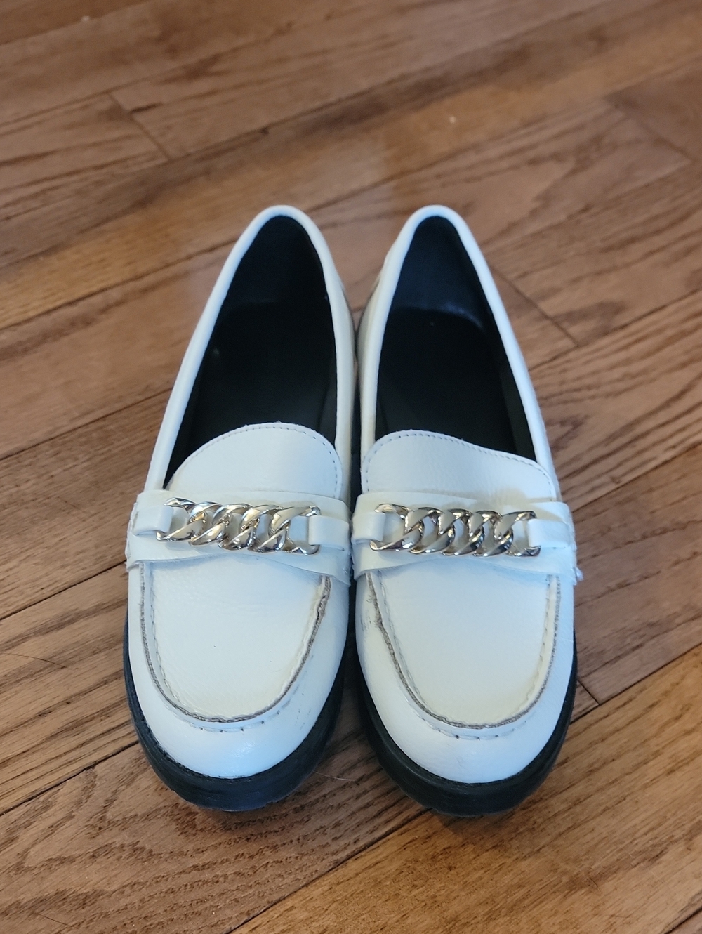 ❄️3/$30 OLD NAVY White Women’s Loafers With Heel And Gold Chain Accent